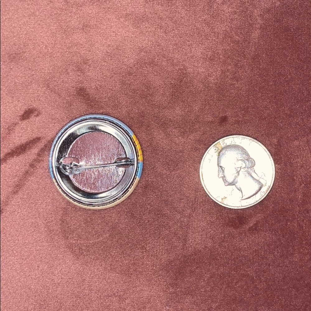 Hello kitty pin button 💖 - Picture 2 of 2